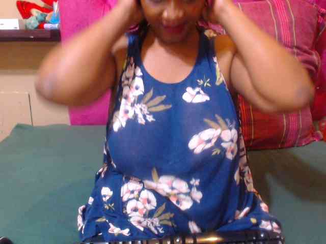 Bustytitsxx22 webcam