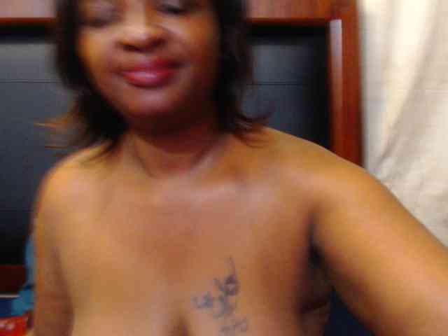 Bustytitsxx22 webcam