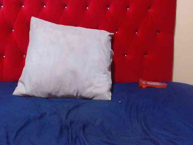 Bustytitsxx22 webcam