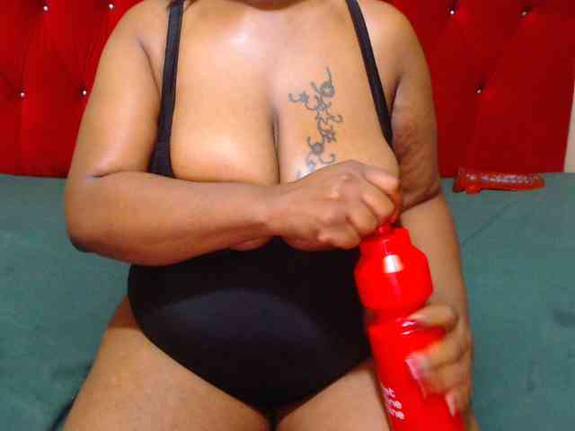 Bustytitsxx22 webcam