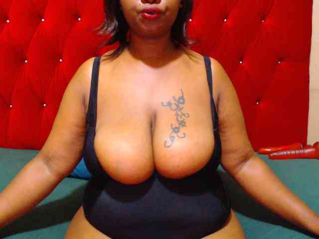 Bustytitsxx22 webcam