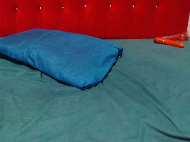 Bustytitsxx22 webcam