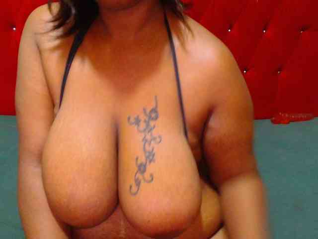 Bustytitsxx22 webcam