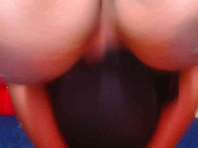Bustytitsxx22 webcam