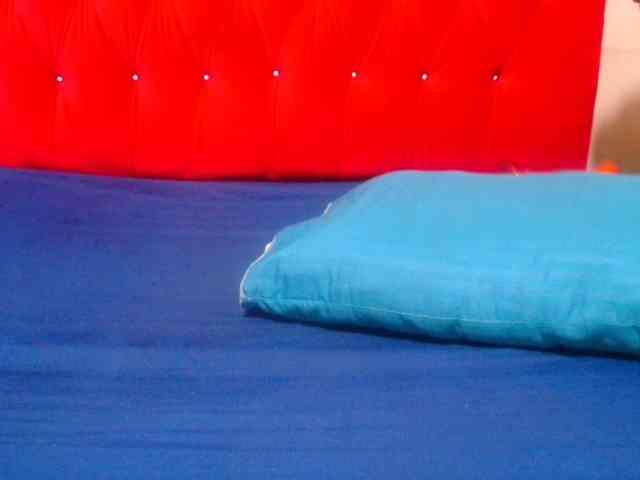 Bustytitsxx22 webcam