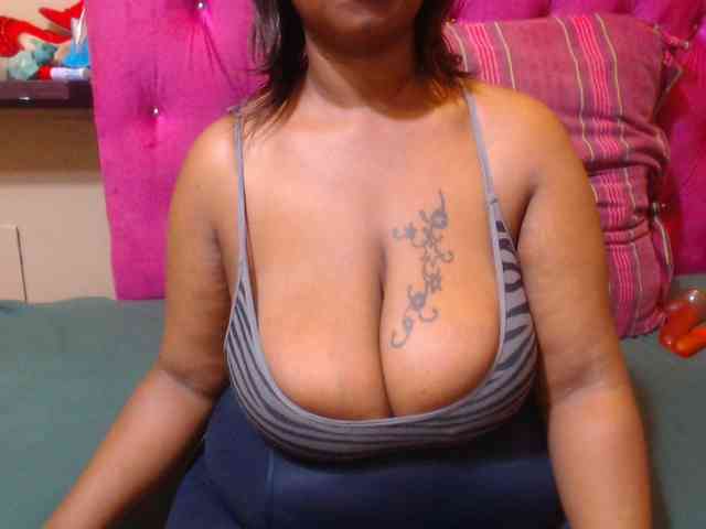 Bustytitsxx22 webcam