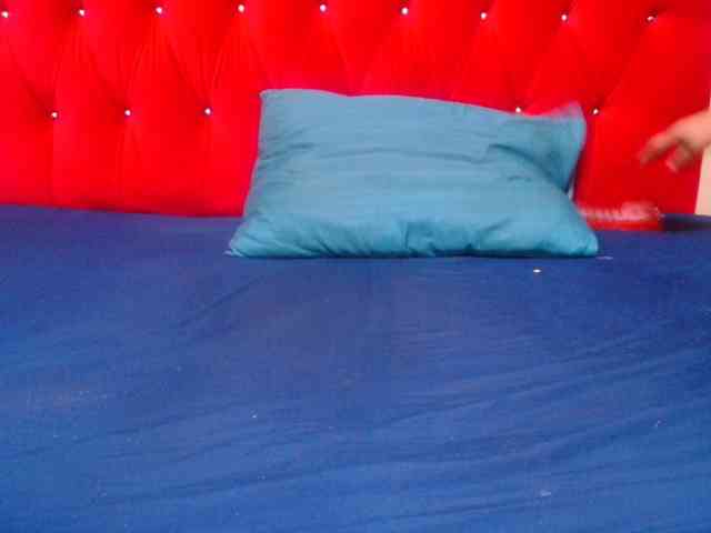 Bustytitsxx22 webcam