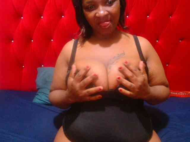 Bustytitsxx22 webcam