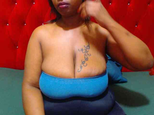 Bustytitsxx22 webcam