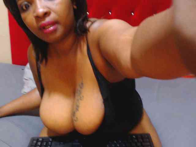 Bustytitsxx22 webcam