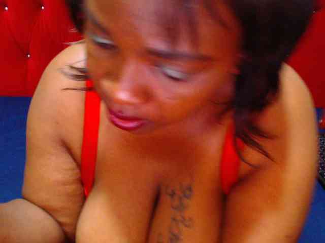 Bustytitsxx22 webcam