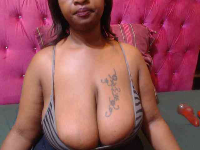 Bustytitsxx22 webcam