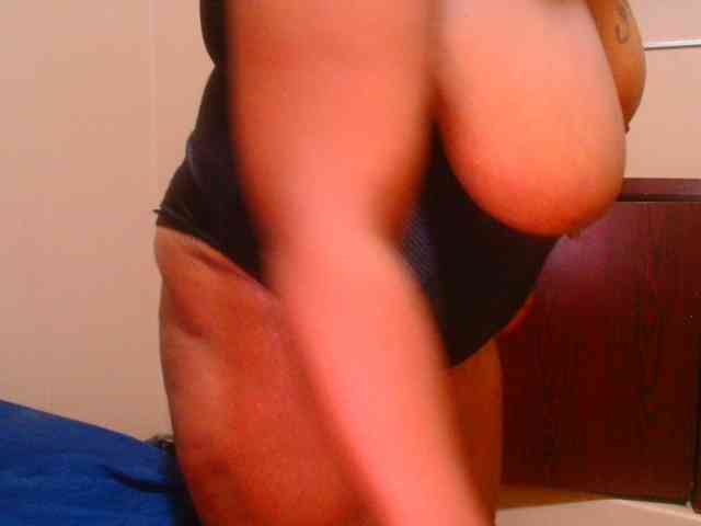 Bustytitsxx22 webcam