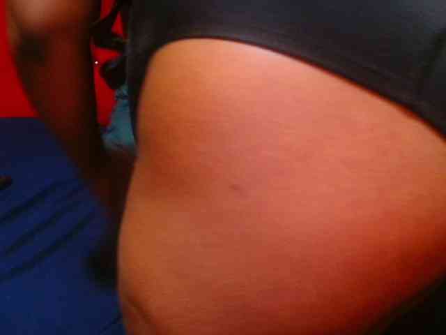 Bustytitsxx22 webcam