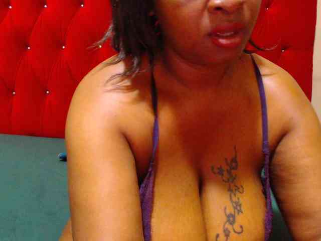 Bustytitsxx22 webcam