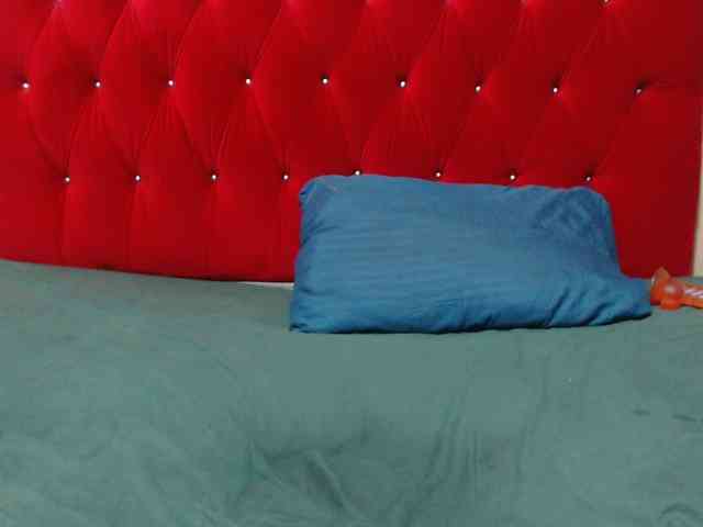 Bustytitsxx22 webcam