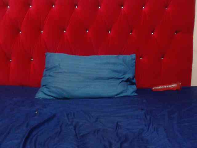 Bustytitsxx22 webcam