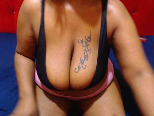 Bustytitsxx22 webcam