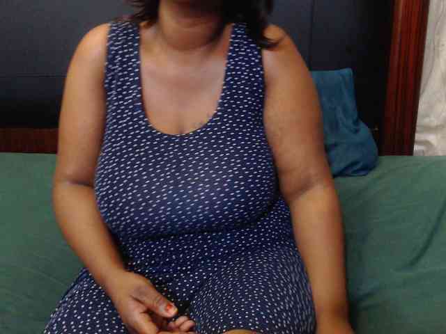 Bustytitsxx22 webcam