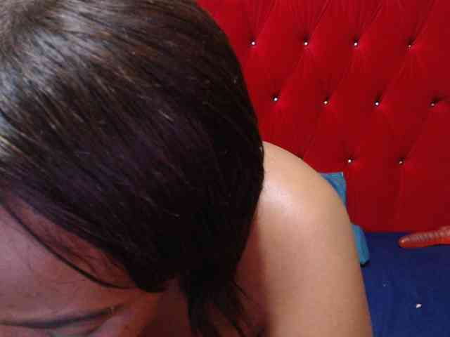 Bustytitsxx22 webcam