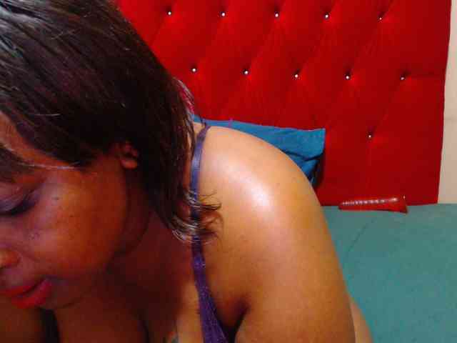 Bustytitsxx22 webcam