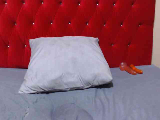 Bustytitsxx22 webcam