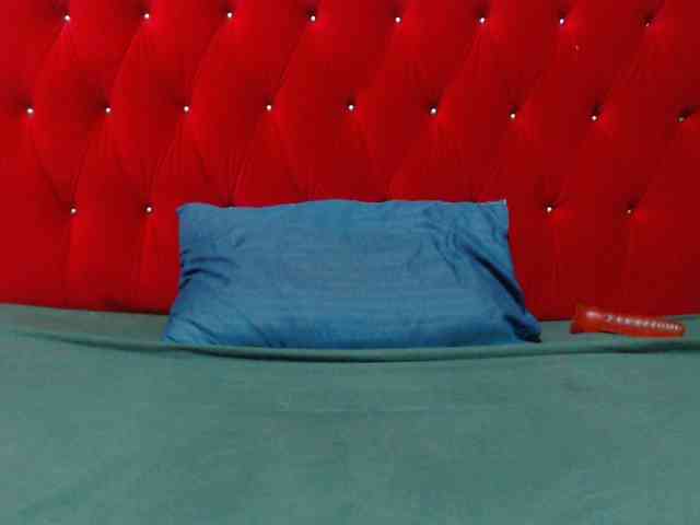 Bustytitsxx22 webcam