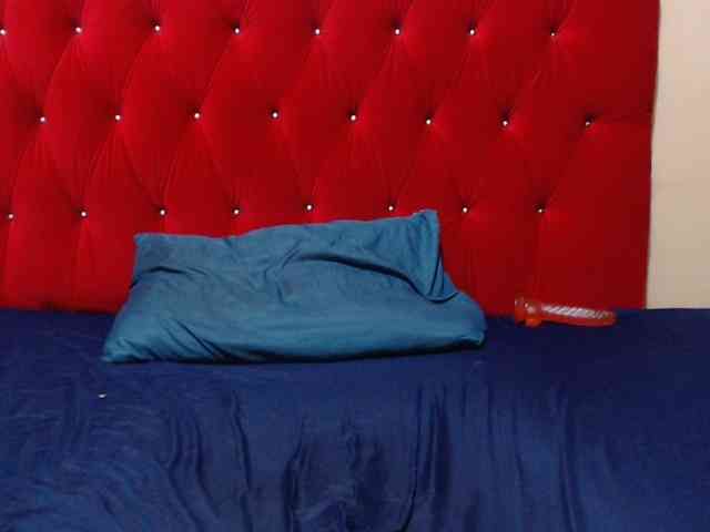 Bustytitsxx22 webcam