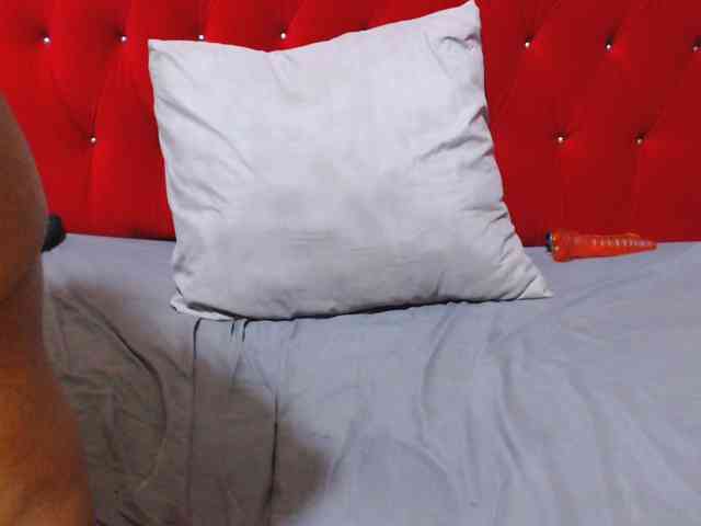 Bustytitsxx22 webcam