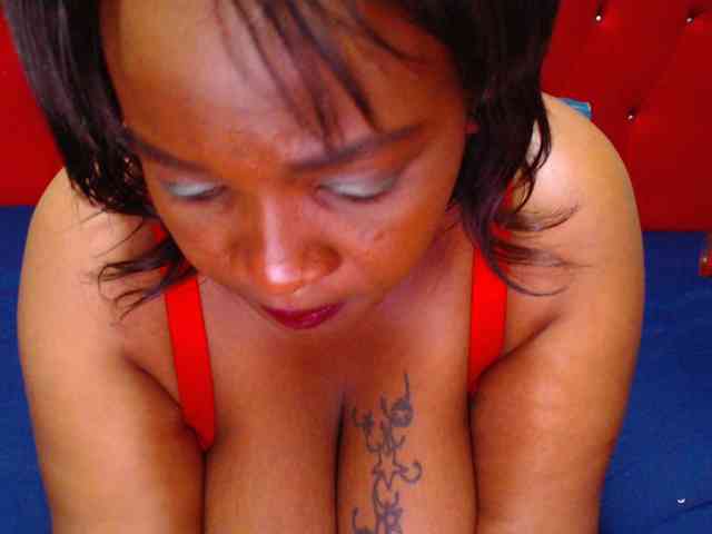 Bustytitsxx22 webcam