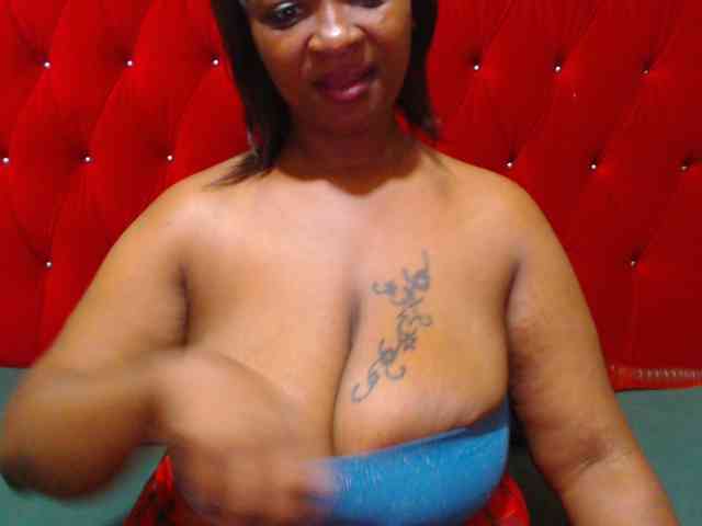 Bustytitsxx22 webcam