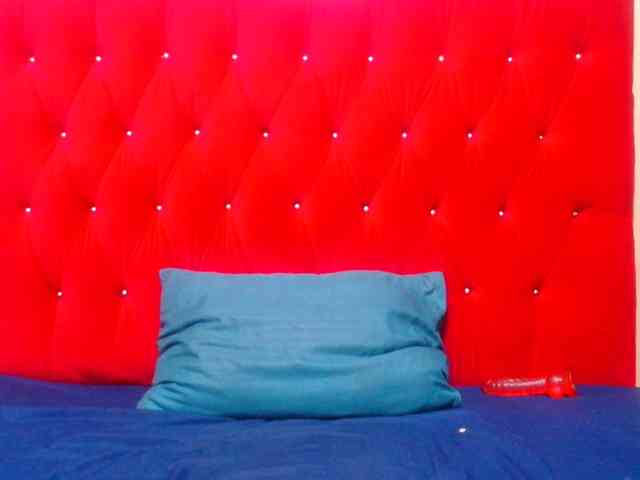 Bustytitsxx22 webcam