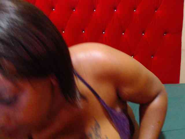 Bustytitsxx22 webcam