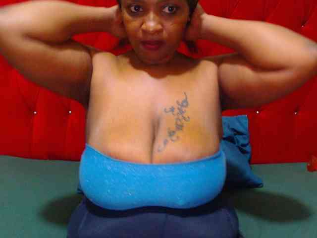 Bustytitsxx22 webcam