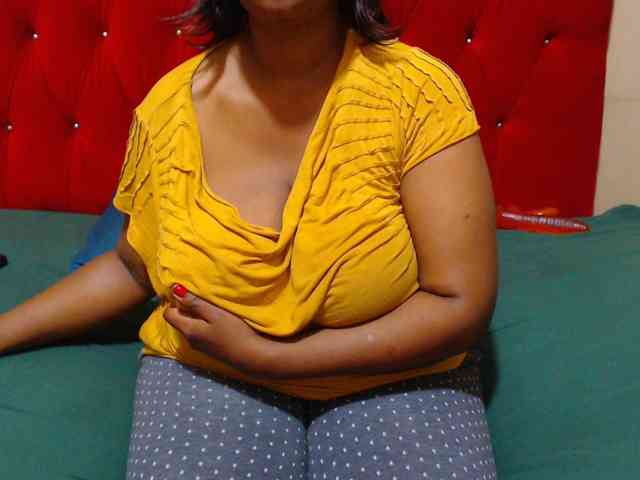 Bustytitsxx22 webcam