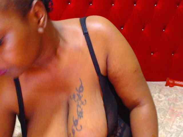 Bustytitsxx22 webcam