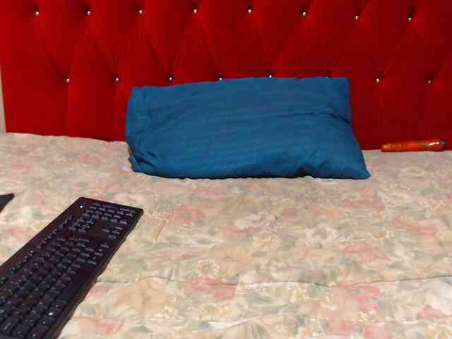 Bustytitsxx22 webcam