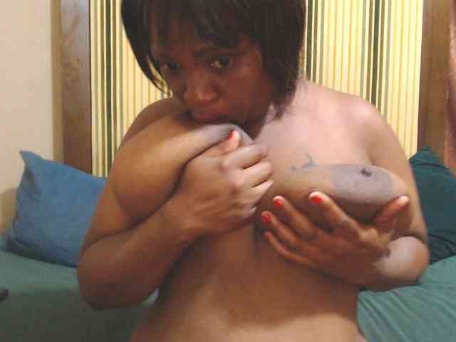 Bustytitsxx22 webcam