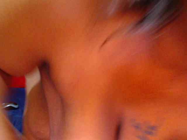 Bustytitsxx22 webcam