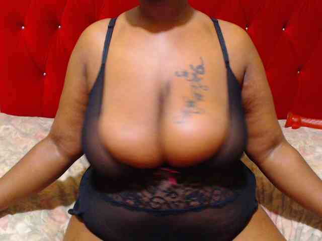 Bustytitsxx22 webcam