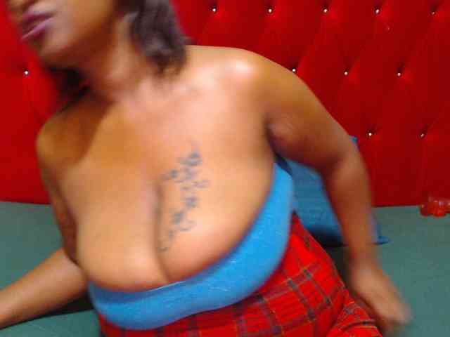 Bustytitsxx22 webcam