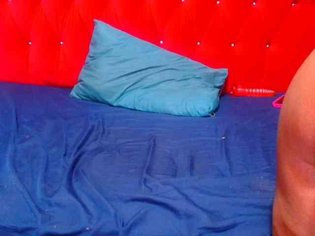 Bustytitsxx22 webcam