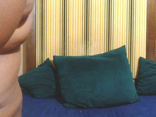 Bustytitsxx22 webcam