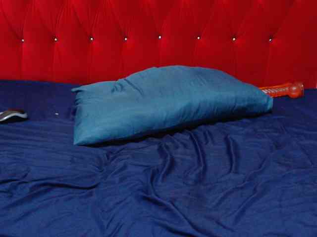 Bustytitsxx22 webcam