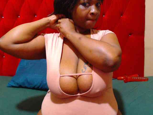 Bustytitsxx22 webcam