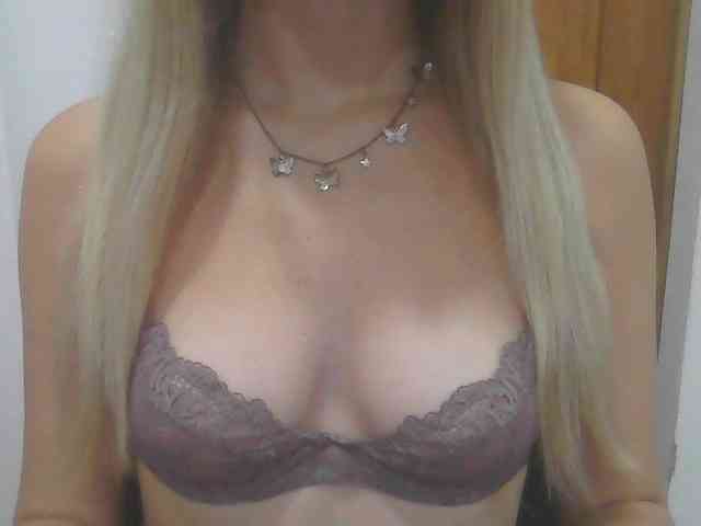 Teen18x's webcam live show