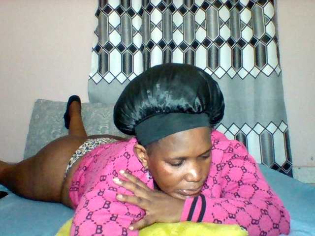 Queenafrica live cam profile