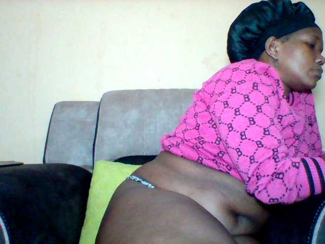 Queenafrica live cam profile