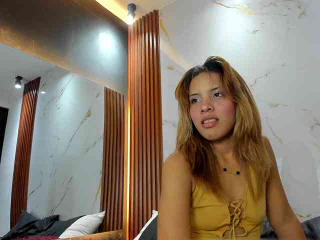 KarineWine Live Webcam on BongaCams