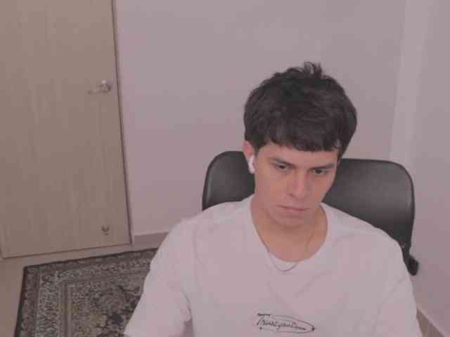 Tonyhoffa (20, White Cam Boy) performing deepthroat.